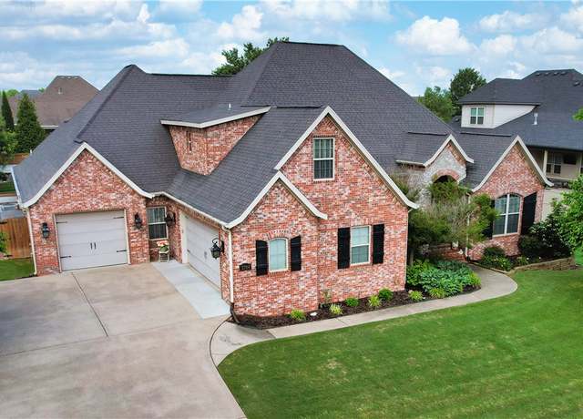 Property at 2704 S 21st St, Rogers, AR 72758, 4 beds, 5.5 baths