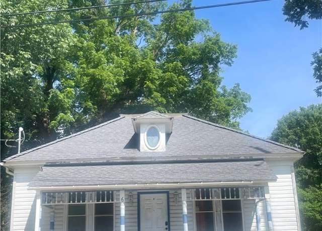 Property at 6 Kingshighway St, Eureka Springs, AR 72632, 3 beds, 3.5 baths