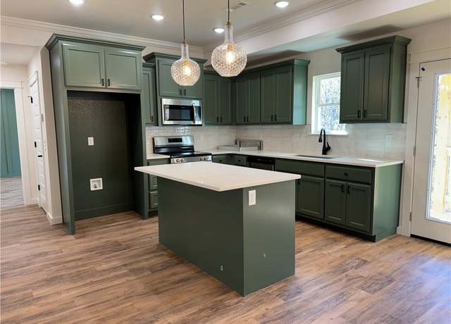 Property at 40 Islay Dr, Bella Vista, AR 72715, 2 beds, 2 baths