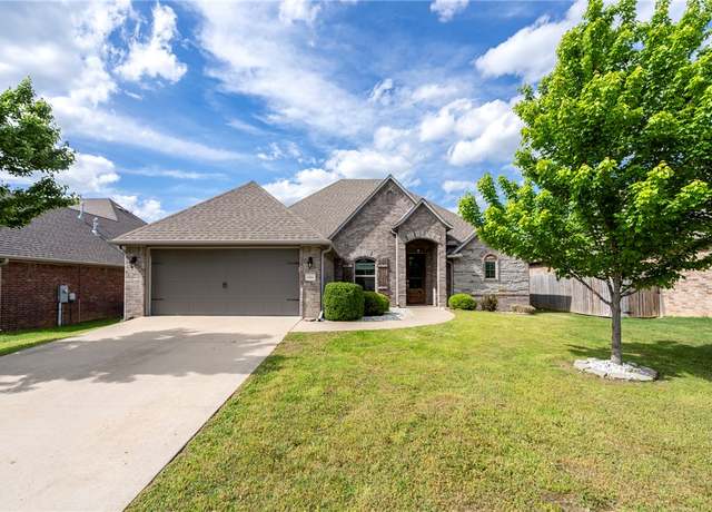Property at 4004 Roundstone Blvd, Bentonville, AR 72713, 4 beds, 2 baths