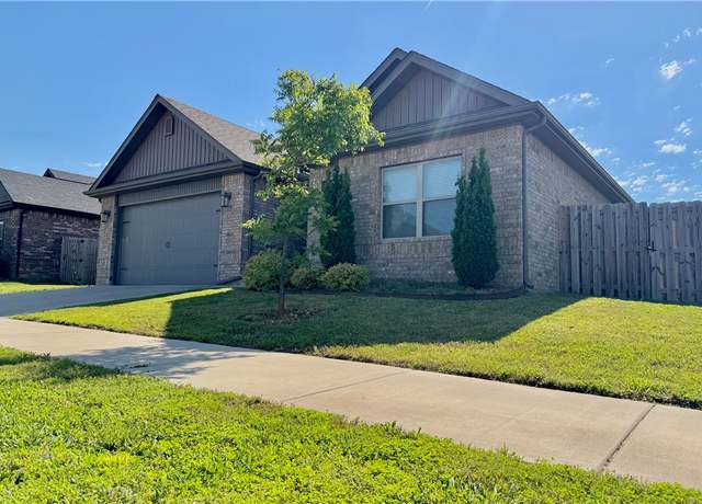 Property at 575 N Drewrys Bluff Dr, Fayetteville, AR 72704, 3 beds, 2.5 baths