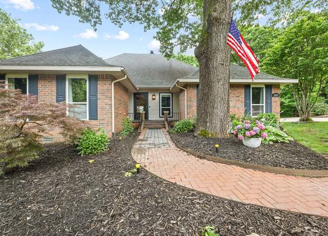 Property at 12017 Red Oak Dr, Fayetteville, AR 72704, 4 beds, 3 baths