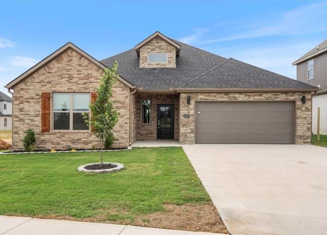 Property at 6911 SW Orange Ave, Bentonville, AR 72713, 3 beds, 2 baths
