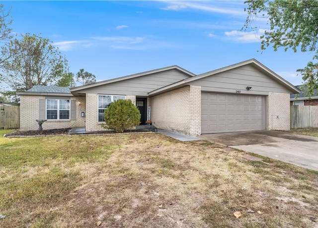 Property at 2410 W Oak St, Rogers, AR 72758, 3 beds, 2 baths
