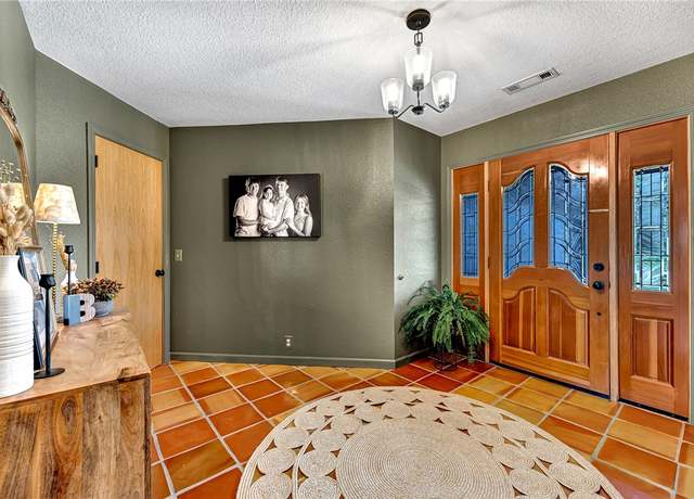 Property at 205 Kinross Dr, Bella Vista, AR 72715, 3 beds, 3 baths