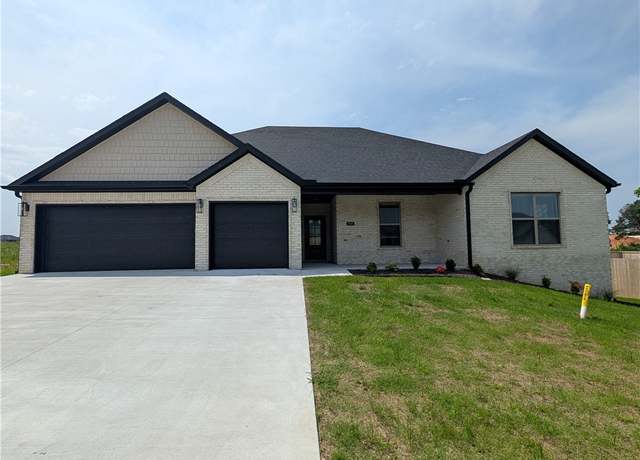 Property at 7945 Teton Trail Ave, Springdale, AR 72762, 4 beds, 3 baths