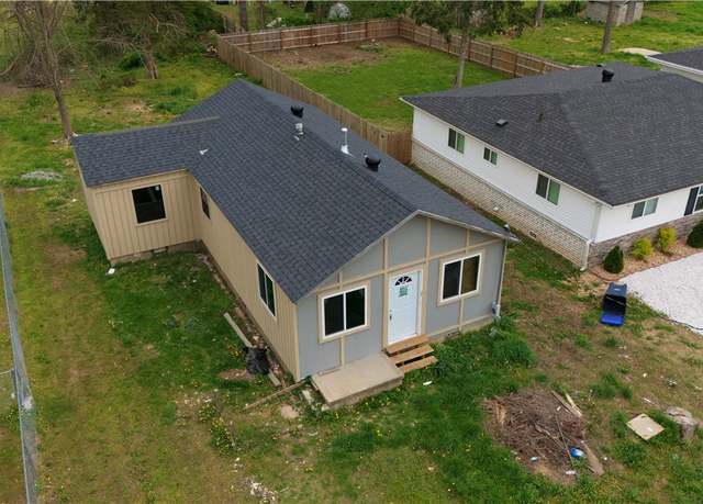 Property at 1021 S B St, Rogers, AR 72756, 2 beds, 2 baths