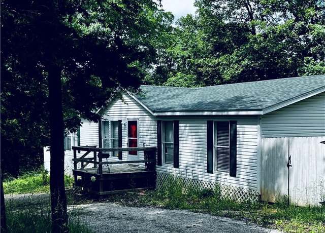 Property at 316 Stateline Dr, Eureka Springs, AR 72631, 4 beds, 2 baths