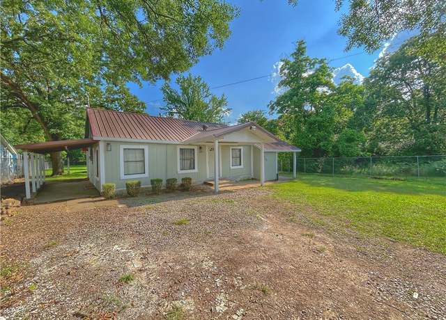 Property at 1368 Main St, Clarksville, AR 72830, 3 beds, 1 bath