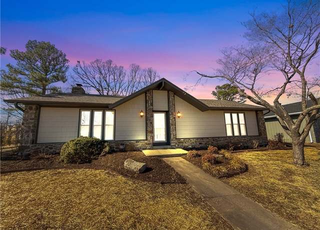 Property at 916 S 25th Pl, Rogers, AR 72758, 4 beds, 2 baths