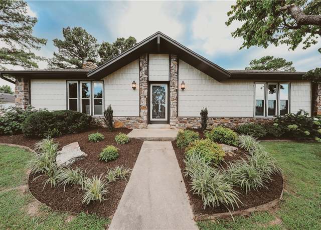 Property at 916 S 25th Pl, Rogers, AR 72758, 4 beds, 2 baths