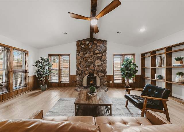 Property at 916 S 25th Pl, Rogers, AR 72758, 4 beds, 2 baths