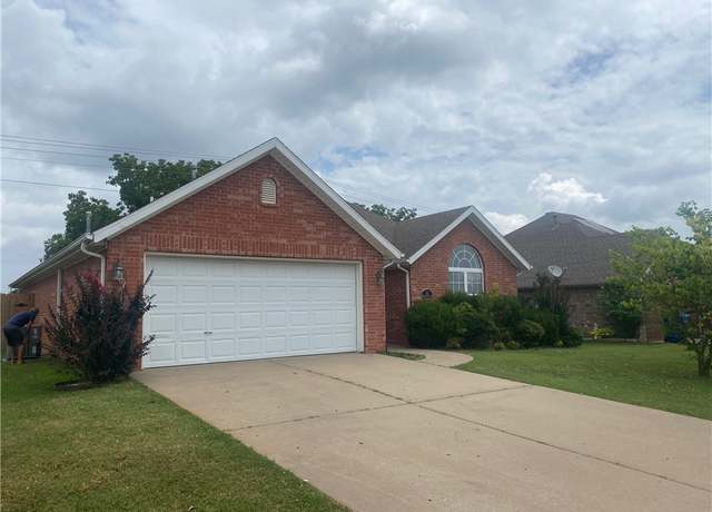 Property at 115 W Necessary Dr, Rogers, AR 72758, 3 beds, 2 baths