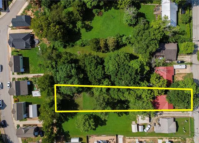 Property at 1018 S Washington Ave, Fayetteville, AR 72701, 3 beds, 1 bath