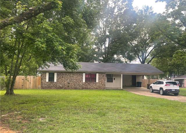 Property at 820 N Miller St, Clarksville, AR 72830, 3 beds, 1.5 baths