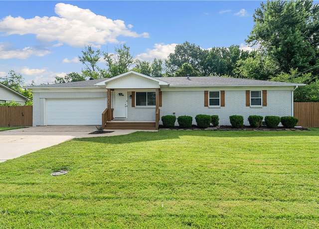 Property at 1305 SE D St, Bentonville, AR 72712, 3 beds, 2 baths