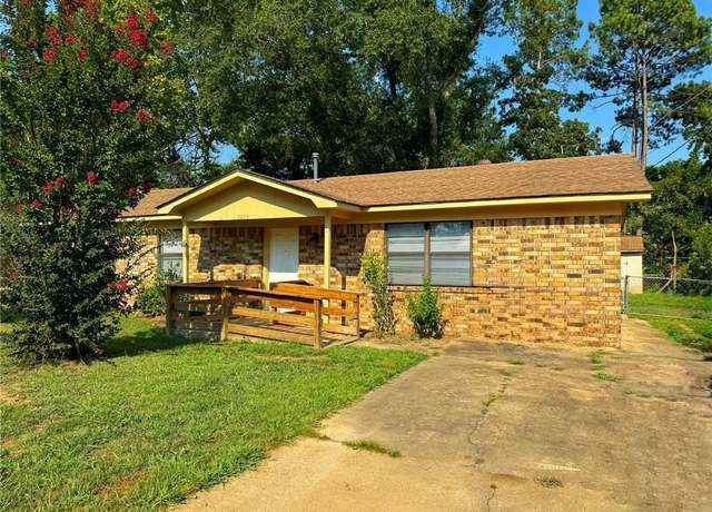 Property at 1209 S Hartford Ave, Russellville, AR 72801, 3 beds, 2 baths
