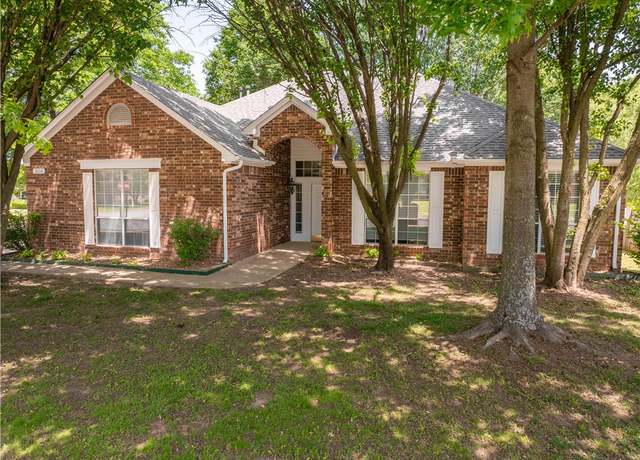 Property at 3210 Birch Pl, Springdale, AR 72762, 3 beds, 2 baths
