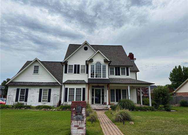 Property at 2110 W 8th St, Russellville, AR 72801, 4 beds, 4 baths