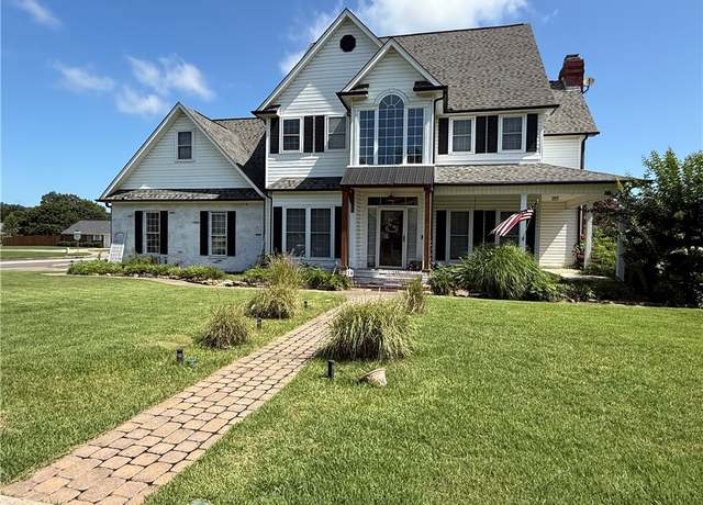 Property at 2110 W 8th St, Russellville, AR 72801, 4 beds, 4 baths