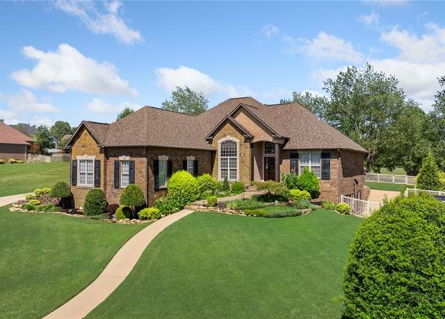 Property at 2011 Daly Dr, Harrison, AR 72601, 5 beds, 3 baths
