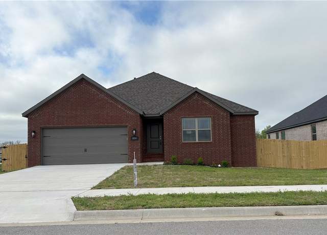 Property at 804 W Ramsey Dr, Siloam Springs, AR 72761, 3 beds, 2 baths