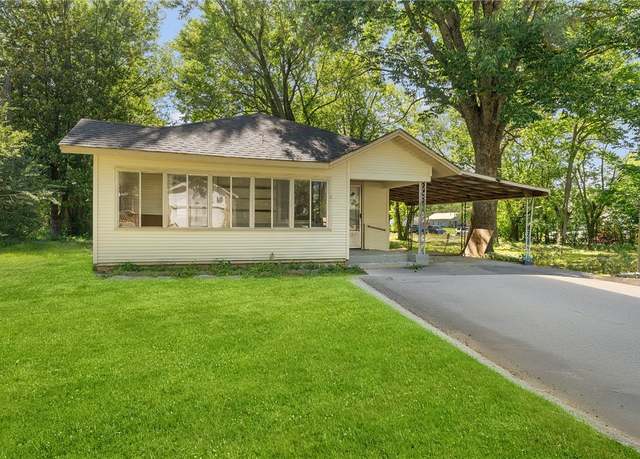 Property at 204 N Starr Ave, Lincoln, AR 72744, 4 beds, 2 baths