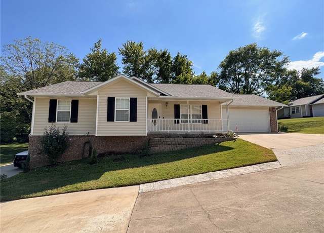 Property at 808 Parkview Dr, Harrison, AR 72601, 4 beds, 3 baths