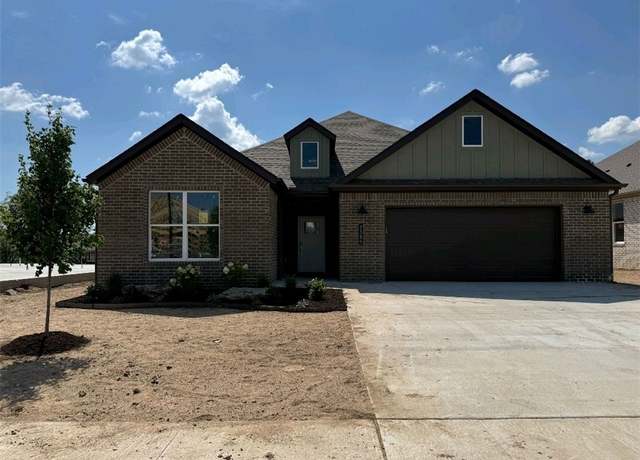 Property at 2306 Lexington St, Siloam Springs, AR 72761, 4 beds, 2 baths