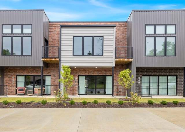 Property at 947 SE 10th St, Bentonville, AR 72712, 3 beds, 2.5 baths