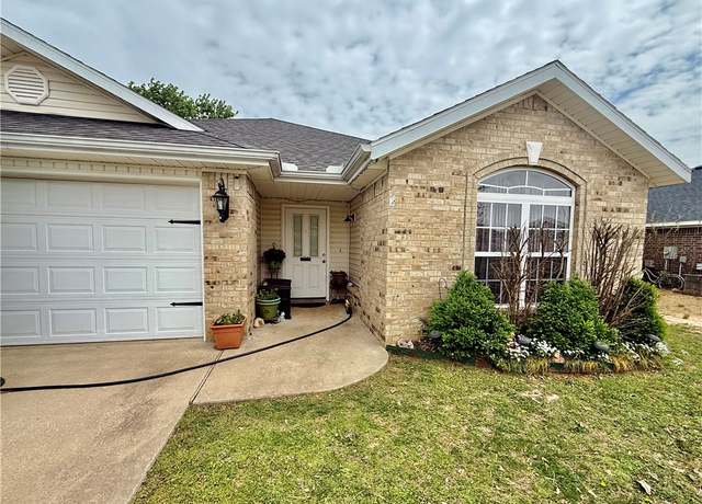 Property at 510 Maplewood Dr, Centerton, AR 72719, 3 beds, 2 baths