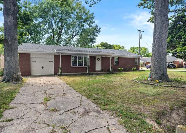 Property at 325 N Byers Ave, Gentry, AR 72734, 3 beds, 2 baths