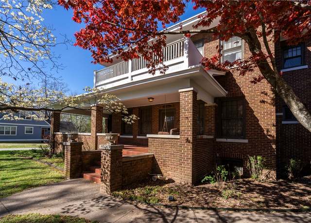 Property at 114 S College St, Siloam Springs, AR 72761, 5 beds, 2.5 baths