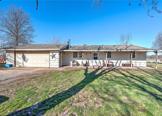 Property at 11775 Walters Rd, Bentonville, AR 72712, 3 beds, 2 baths