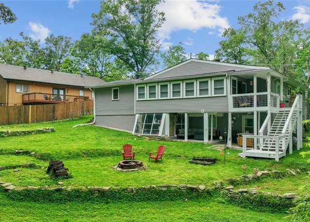 Property at 2 Purfleet Dr, Bella Vista, AR 72715, 4 beds, 3 baths