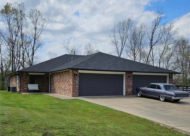 Property at 2109 Oakwood Ave, Bentonville, AR 72712, 4 beds, 4 baths