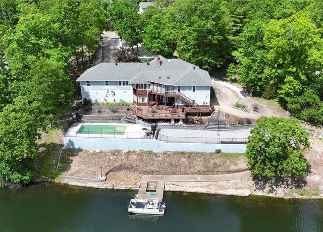 Property at 30 Brittany Ln, Bella Vista, AR 72714, 4 beds, 3.5 baths