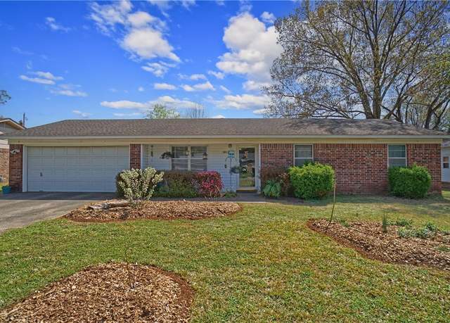 Property at 1812 E 12th St, Russellville, AR 72802, 3 beds, 1.5 baths