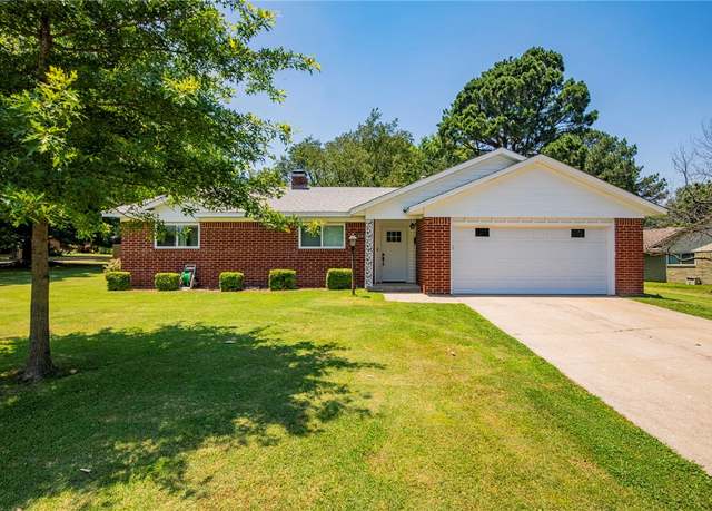 Property at 1400 Buena Vista Cir, Springdale, AR 72762, 3 beds, 2 baths