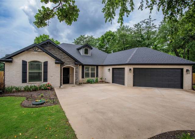 Property at 801 Ravine St, Cave Springs, AR 72718, 4 beds, 2 baths