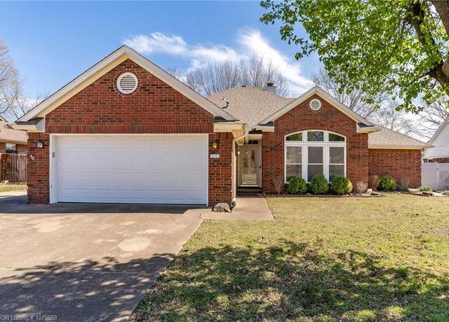 Property at 632 Meadowbrook Dr, Alma, AR 72921, 3 beds, 2 baths