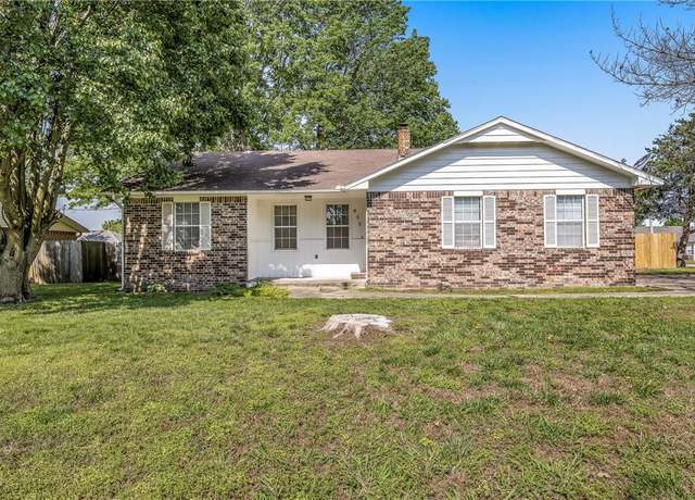 Property at 655 Bloomfield St, Gentry, AR 72734, 3 beds, 2 baths