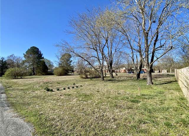 Property at 1928-1930 S Garland Ave, Fayetteville, AR 72701