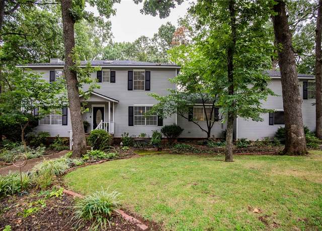 Property at 2240 N Big Oaks Dr, Fayetteville, AR 72703, 4 beds, 3.5 baths