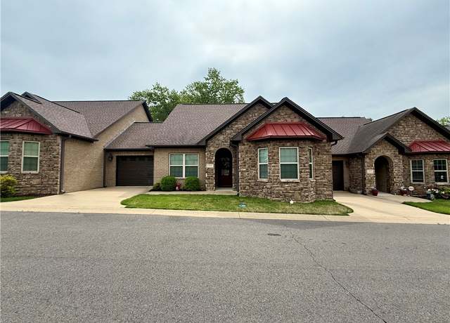 Property at 213 Cobblestone Ct, Russellville, AR 72802, 2 beds, 2 baths