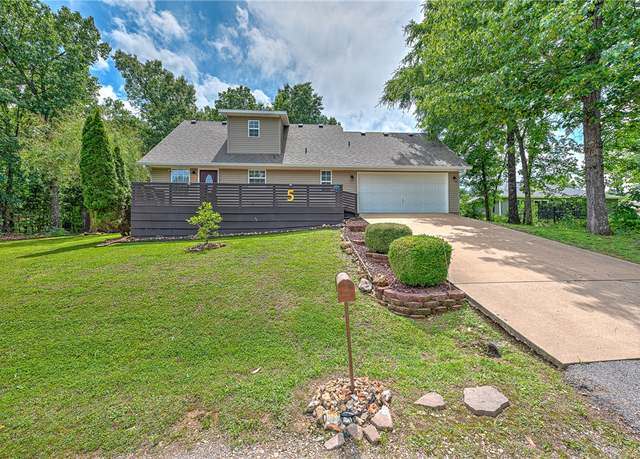 Property at 5 Cranfield Cir, Bella Vista, AR 72714, 3 beds, 2.5 baths