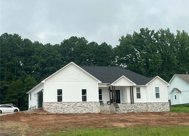 Property at 444 Stonegate, Russellville, AR 72802, 4 beds, 2 baths
