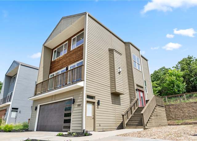 Property at 1054 E Huntsville Rd, Fayetteville, AR 72701, 4 beds, 3.5 baths