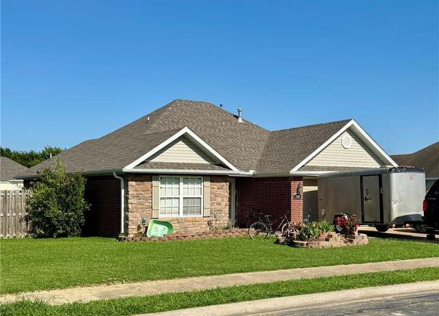 Property at 1562 Hutchinson St, Pea Ridge, AR 72751, 3 beds, 2 baths