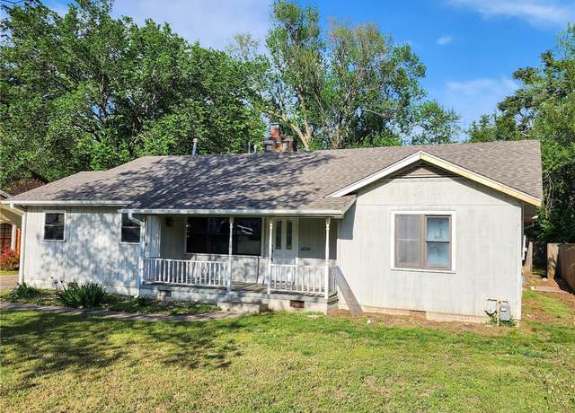 Property at 711 Maple Dr, Springdale, AR 72764, 4 beds, 3 baths